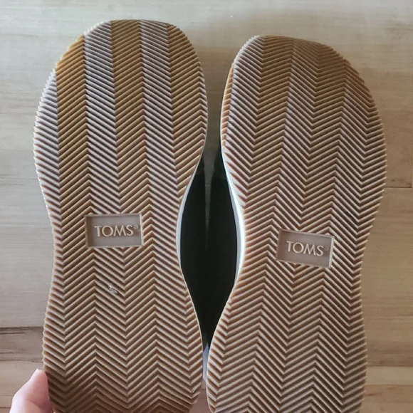 TOMS Black and Gray Wyndon Sneakers - Picture 6 of 7